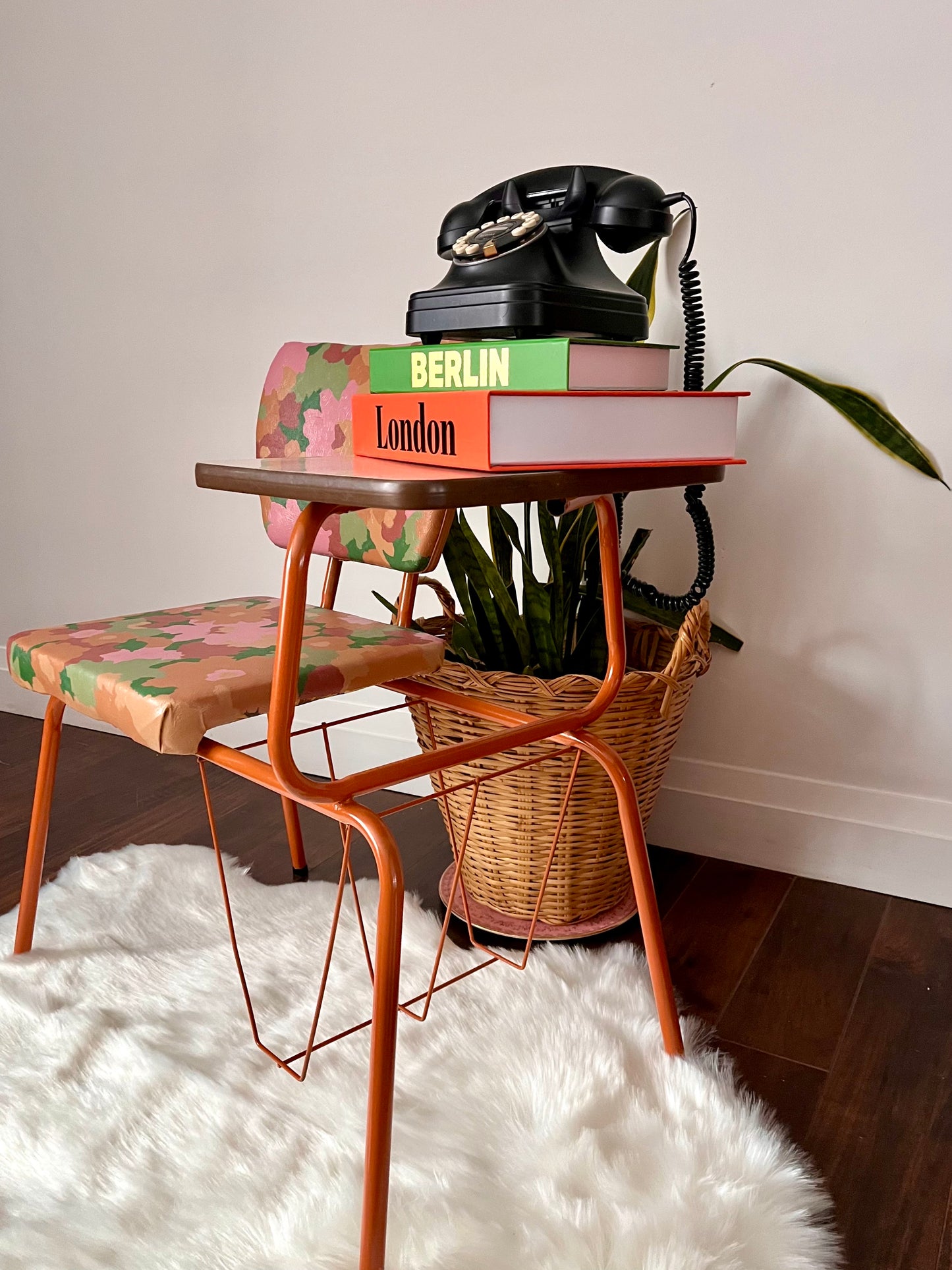 Vintage Gossip Bench