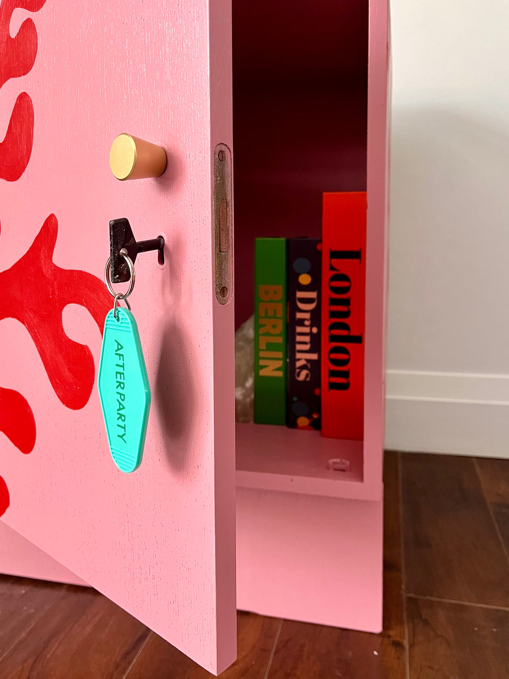Afterparty Cabinet Bold
